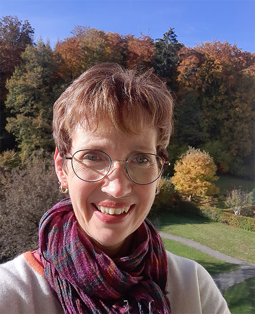 Esther Wyss, Hebamme